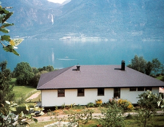 Exterior 2 4 Person Holiday Home in Høyheimsvik