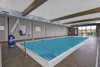 Swimming Pool Home2 Suites by Hilton Utica, NY