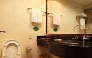 In-room Bathroom 5 Jiuhuashan Center Hotel