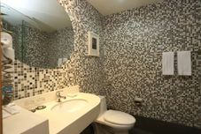 Bilik Mandi dalam Bilik City Inn Happy Valley Chengdu