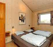 Kamar Tidur 3 Delighful Holiday Home in Oksbøl With Sauna