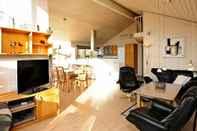 Ruang untuk Umum Delighful Holiday Home in Oksbøl With Sauna