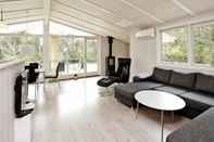 Khu vực công cộng Peaceful Holiday Home in Blavand Denmark With Terrace