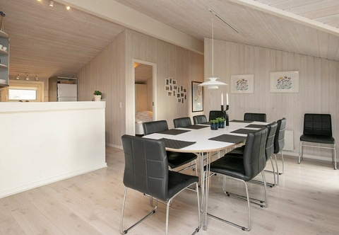 Functional Hall 10 Person Holiday Home in Blavand