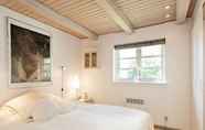 Kamar Tidur 7 Lovely Holiday Home in Vejby Denmark With Terrace