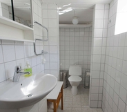 In-room Bathroom 6 3 Person Holiday Home in Hamburgsund