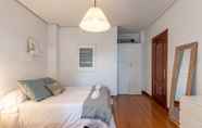 Kamar Tidur 5 VOLANTIN I apartment by Aston Rentals