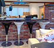 Bar, Cafe and Lounge 6 6 Person Holiday Home in Mosterhamn