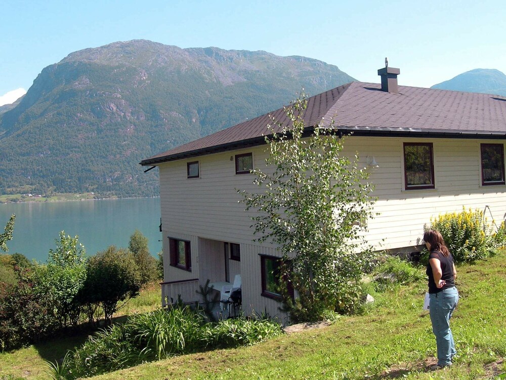 Exterior 4 4 Person Holiday Home in Høyheimsvik