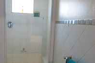 In-room Bathroom Cherry Lane Self Catering BB - 1 Bedroom Bathroom With Shower for 4 Guests