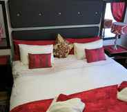 Bedroom 7 Self Catering 1 Bedroom Sofa Bedfull Bathroom Ideal for 4 Guets - Welcome