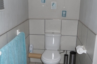 In-room Bathroom Tripple Room 3 Singlesking Single Cherry Lane Self Catering and BB