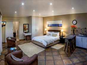 อื่นๆ 4 Cozy Guest Room With Double bed and Kitchen, Near Port Elizabeth