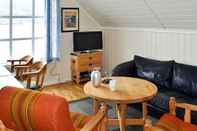 Common Space 6 Person Holiday Home in Vestnes