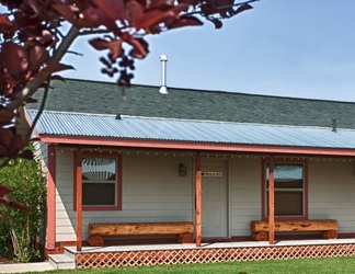 Exterior 2 Pinedale Cozy Cabins