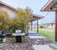 Common Space 6 Pinedale Cozy Cabins