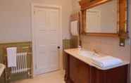 In-room Bathroom 4 Westgate Manor