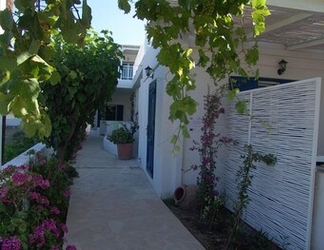 Exterior 2 Avlomonasbeach – Adults Only