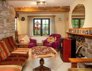 Lobi 2 Stone Cottage with Sauna & Hot Tub near Cave of Lorette in Rochefort