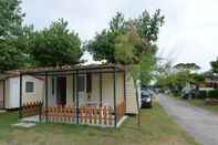 Bangunan Wooden Chalet with Terrace near Beach