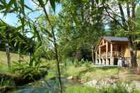 Luar Bangunan Majestic Chalet in Arville With Bubble Bath