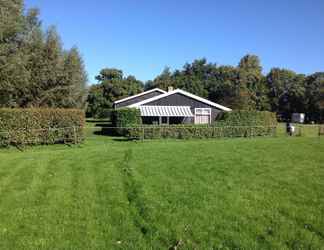 Exterior 2 Peaceful Holiday Home near Center in Burgh Haamstede