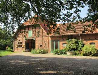 Bangunan 2 Historic Half Timbered Farm in Hohnebostel near Water Sports