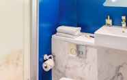 In-room Bathroom 3 ibis budget Beauvais Aeroport