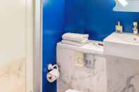 In-room Bathroom ibis budget Beauvais Aeroport