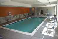 Swimming Pool La Quinta Inn & Suites by Wyndham Marysville