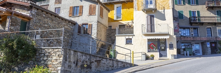 Exterior Yellow View Apartment