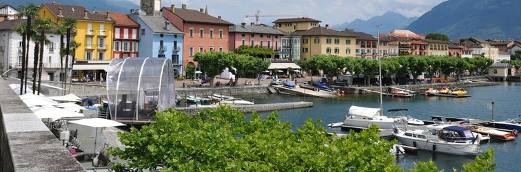 Exterior Garden On The Lake