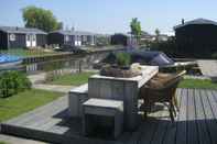 Common Space Cozy House With Terrace in the Middle of Giethoorn