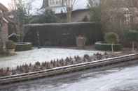 ภายนอกอาคาร Cozy House With Terrace in the Middle of Giethoorn