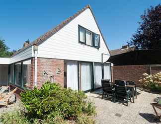 Bên ngoài 2 Attractive Holiday Home in Noordwijkerhout With Garden