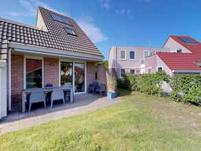 Exterior 4 Well-kept Holiday Home With Roof Terrace at Veerse Meer