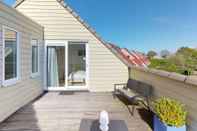 Common Space Well-kept Holiday Home With Roof Terrace at Veerse Meer
