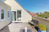 Common Space Well-kept Holiday Home With Roof Terrace at Veerse Meer