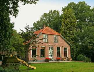 Bangunan 2 Secluded Farmhouse in Balkbrug with Hot Tub