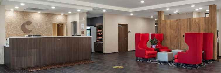 Lobi Comfort Inn & Suites Downtown near University