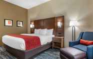 Kamar Tidur 3 Comfort Inn & Suites Downtown near University