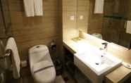 In-room Bathroom 3 Fietser International Apart Hotel