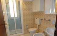 In-room Bathroom 4 Villa Galasso