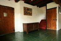 Lobby Spacious Farmhouse near Forest in Stramproy