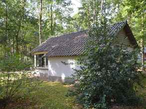 Exterior 4 Completely Detached Bungalow in a Nature-filled Park by a Large fen