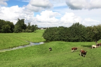 Fitness Center Quaint Farmhouse near River in Oosterwijk