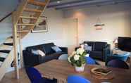 Ruang untuk Umum 5 Comfortable Holiday Home in Schoondijke With a Terrace