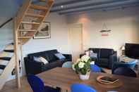 Ruang untuk Umum Comfortable Holiday Home in Schoondijke With a Terrace