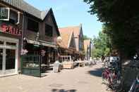 Exterior Atmospheric Well Kept Country House near Bergen aan Zee