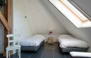 Kamar Tidur 3 Inviting Holiday Home in Zuidoostbeemster near Center & Forest
